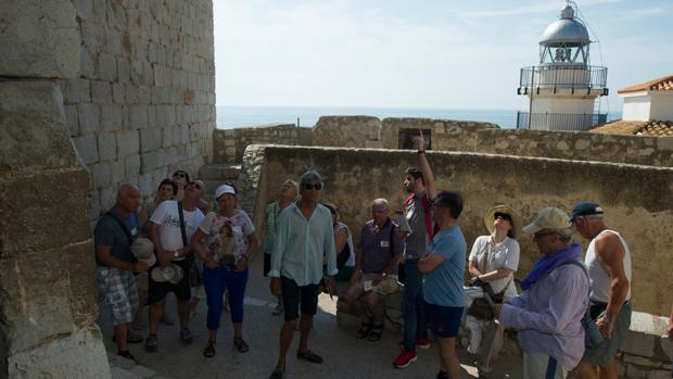 Una visita de turistas al Castillo de Peñíscola