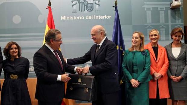 Fernández Díaz hace entrega del traspaso de la cartera de Interior a Zoido