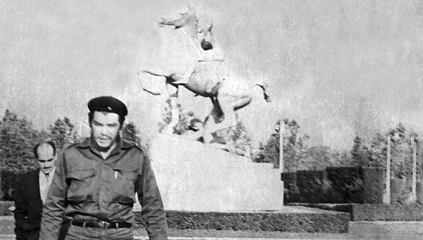 El Che Guevara, en la Ciudad Universitaria madrileña, durante una visita a Madrid en 1959