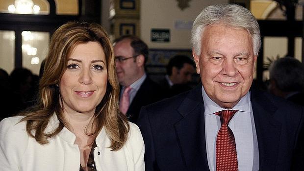 El expresidente del Gobierno Felipez González, con la presidenta de la Junta de Andalucía, Susana Díaz