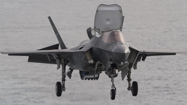 La US Navy embarca por primera vez un caza F-35 con bombas