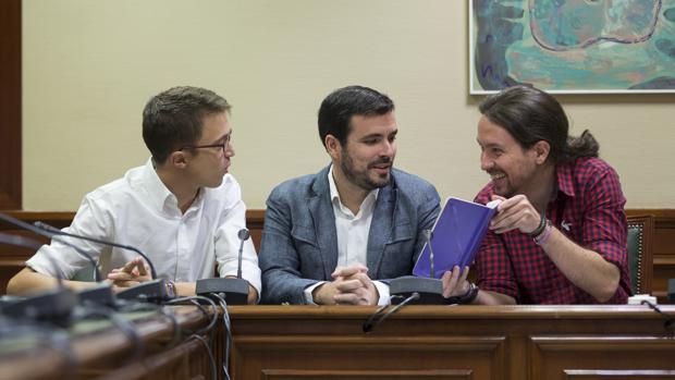 Íñigo Errejón, Alberto Garzón y Pablo Iglesias en el Congreso de los Diputados.