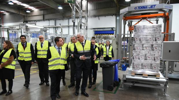 El presidente de Castilla-La Mancha ha visitado la empresa Pernod Ricard