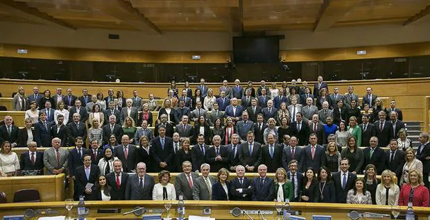 Rajoy, con todos los senadores del PP, el martes