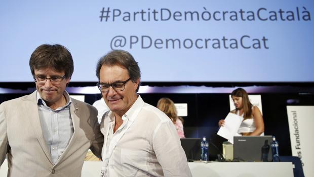 Puigdemont y Mas, durante una de las sesiones fundacionales del partido