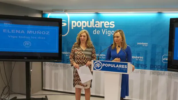 Elena Muñoz junto a la número dos de su candidatura, Lucía Molares