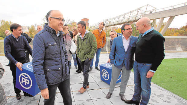 Medrano y Carnero, con alcaldes y concejales del PP de Valladolid