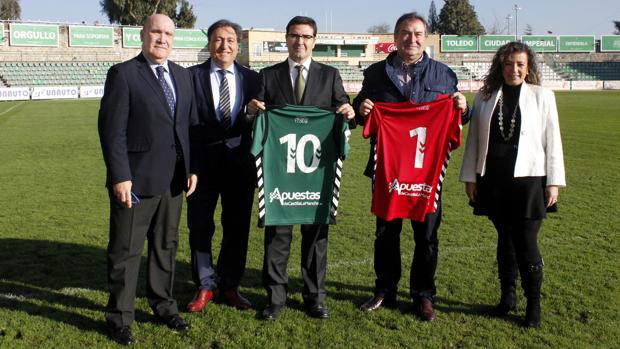 Presentación de la camiseta del Toledo con el nombre del nuevo patrocinador