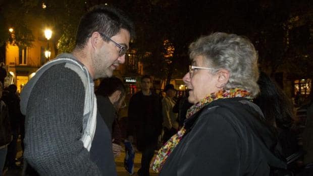 Los concejales de Ahora Madrid Carlos Sánchez Mato y Montserrat Galcerán en la manifestación a favor del Patio Maravillas