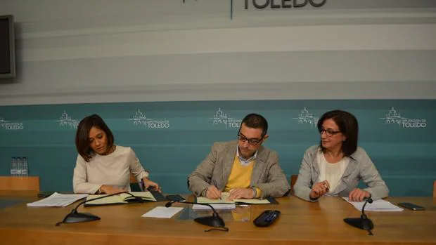 Charo Navas, Fernando Muñoz y Ana María Gómez, diputada de Igualdad