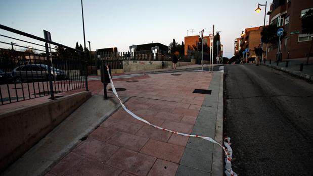 Lugar en el que se desplomó la víctima, en la calle de Navarra