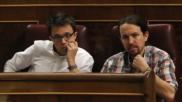 Íñigo Errejón y Pablo Iglesias hoy en el Congreso