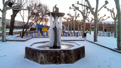 Fuente en Molina de Aragón congelada por las bajas temperaturas. Fotografía del 12 de febrero de 2015