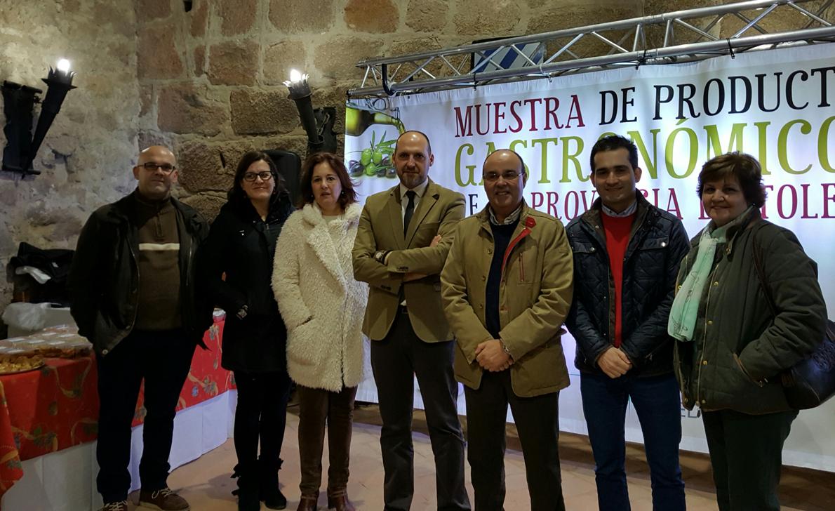 El delegado de la Junta en Talavera, junto al alcalde de Oropesa y otros regidores de la zona