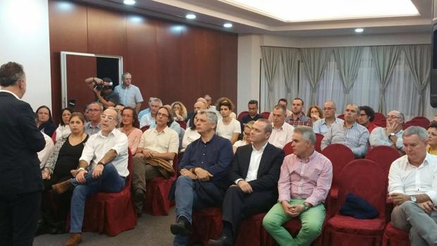 El PSOE canario y CC acuerdan no romper, de momento, el pacto regional