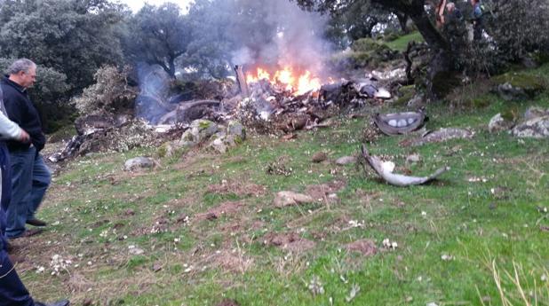 Cuatro fallecidos, dos adultos y dos menores, al estrellarse una avioneta en un pueblo de Toledo