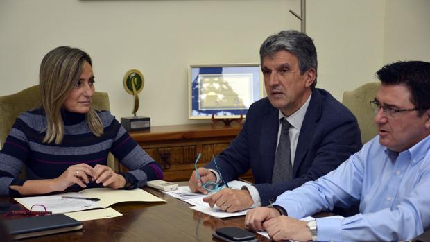 MIlagros Tolón, José Pablo Sabrido y Teo García, ayer en el Ayuntamiento