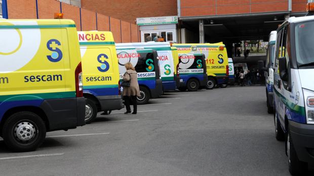 Ambulancias aparcadas en el Hospital Virgen de la Salud de Toledo