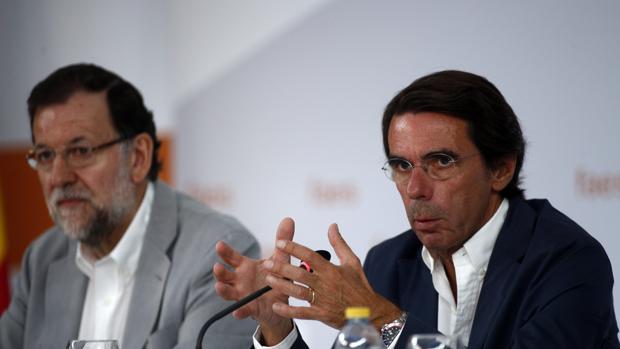 Rajoy y Aznar en un evento de Faes en 2015