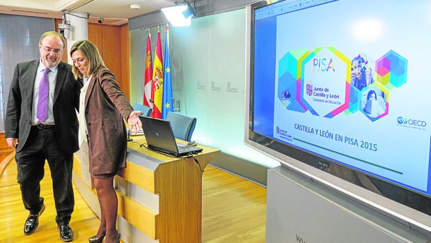 Fernando Rey y Milargros Marcos, ayer momentos antes de la rueda de prensa posterior al Consejo de Gobierno