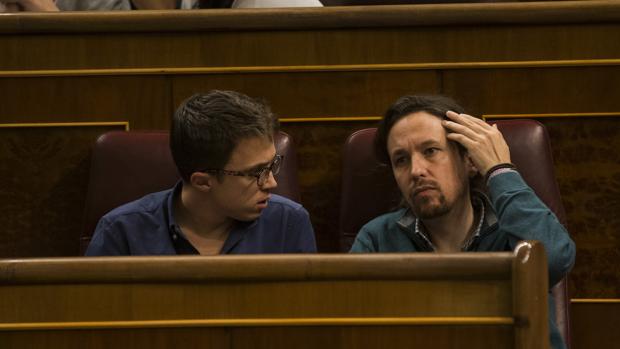 Íñigo Errejón junto a Pablo Iglesias en el Congreso