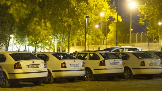 En un descampado de la calle de Rocafort están los Skodas