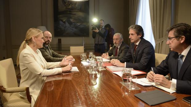 Cifuentes y De la Serna, en la reunión de esta mañana