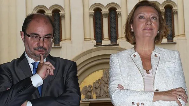 El presidente de Aragón, Javier Lambán (PSOE), junto a la líder regional del PP, Luisa Fernanda Rudi