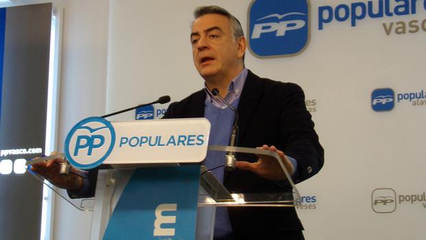 El presidente del PP de Álava, Javier de Andrés