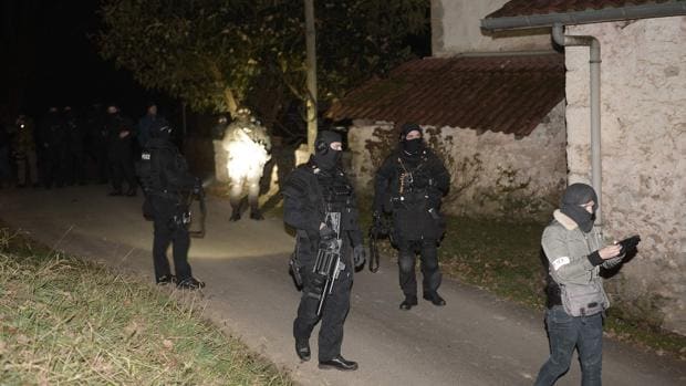 Agentes en la operación que ha tenido lugar en Francia durante la tarde del viernes