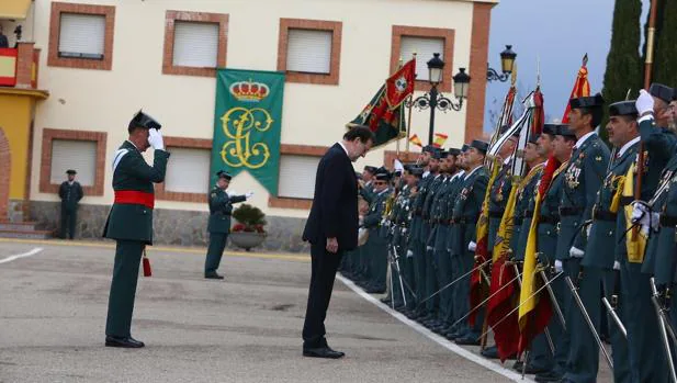 Rajoy afirma que en la Bandera nacional «se funden todas las formas de sentirse español»