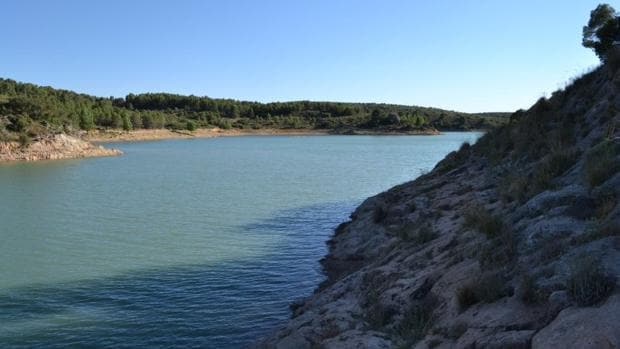 El pantano de Almansa ha estado desembalsando agua