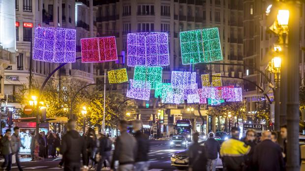 Imagen de las calles de Valencia iluminadas estas Navidades