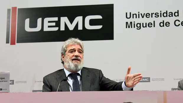 Miguel Ángel Rodríguez, durante la conferencia impartida en la Universidad Miguel de Cervantes