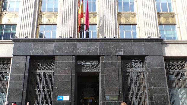 Fachada principal de la sede del Área de Economía y Hacienda del Ayuntamiento