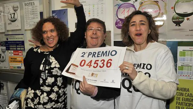 Responsables del punto de venta 01.075 de Albacete celebran el segundo premio de la Lotería de Navidad