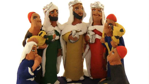 Los Reyes Magos y varios pastores, en uno de los Nacimientos de la exposición