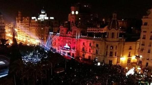 Fiesta de Nochevieja de Valencia: 20.000 personas en la calle y campanadas televisadas en directo