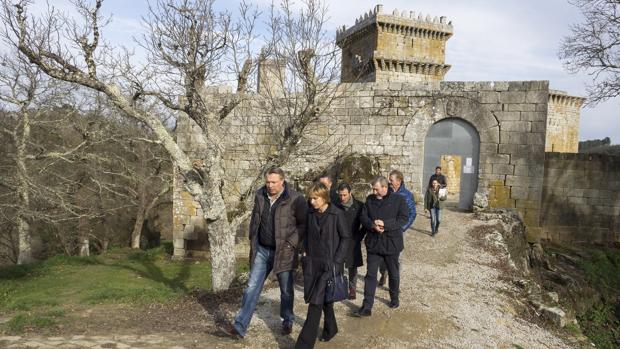 La directora de Turismo visitó ayer el castillo de Pambre, en Lugo