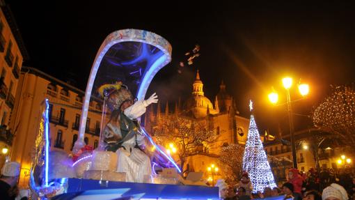 Los Reyes Magos, a su paso por la Catedral de Segovia, en 2016