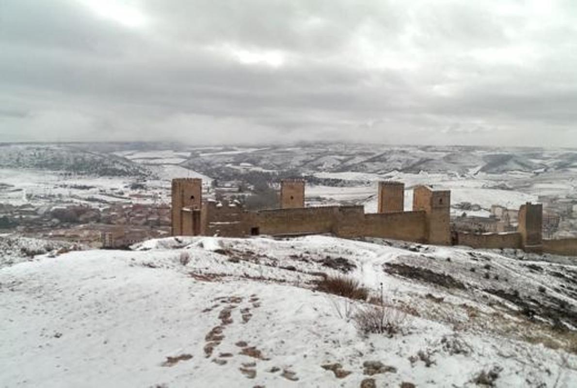 Molina de Aragón, cubierta con un manto de nieve