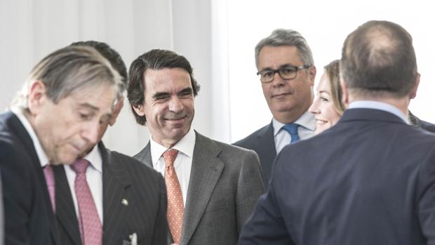 Aznar reaparece con críticas a las políticas económicas del Gobierno de Rajoy