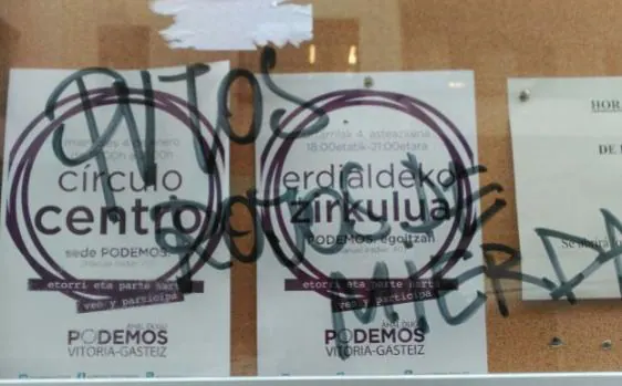 Pintadas en la sede de Vitoria de Podemos
