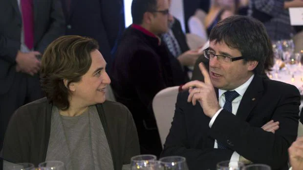 Colau y Puigdemont, en la cena del premio Nadal de la semana pasada