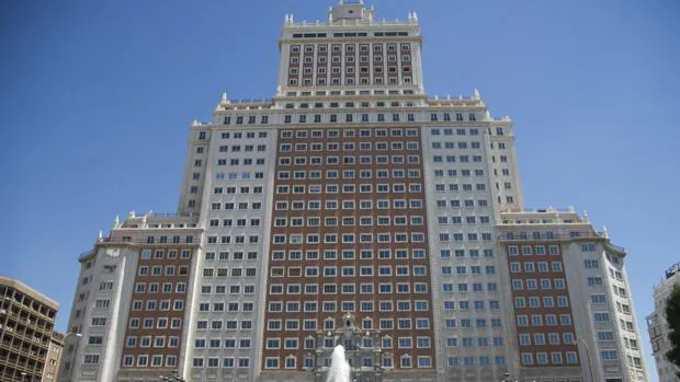 Imagen del Edificio España tomada en julio de 2015