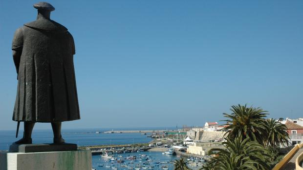 Un monumento a Vasco da Gama en las inmediaciones del puerto de Sines (Portugal)