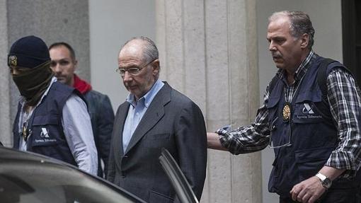 El exdirector del FMI y exministro de Ecomía, Rodrigo Rato, tras su detención