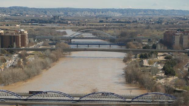 El caudal del Ebro se dispara peligrosamente: se ha triplicado y sigue subiendo