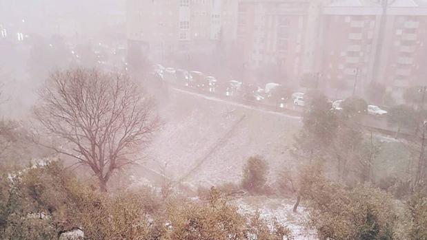 Zona nevada en el casco urbano de Alcoy, este martes