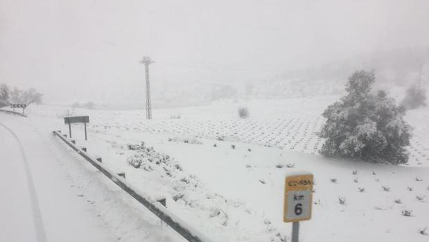 Ola de frío: el temporal se intensifica en Valencia y la nieve deja incomunicada Alcoy, Ibi y Bocairent